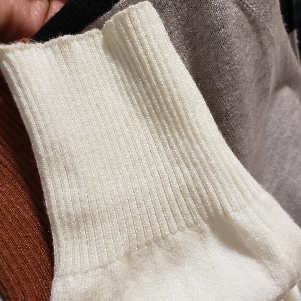 Aaeda Size Meduim Colorblock Women's Sweater - Picture 9 of 9